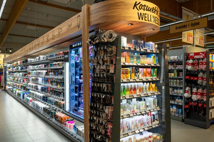 Drogerieprodukte im Supermarkt EDEKA Neumann